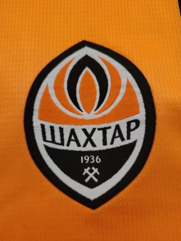 Shakhtar Donetsk Local 24/25 Versión Fan - Image 3