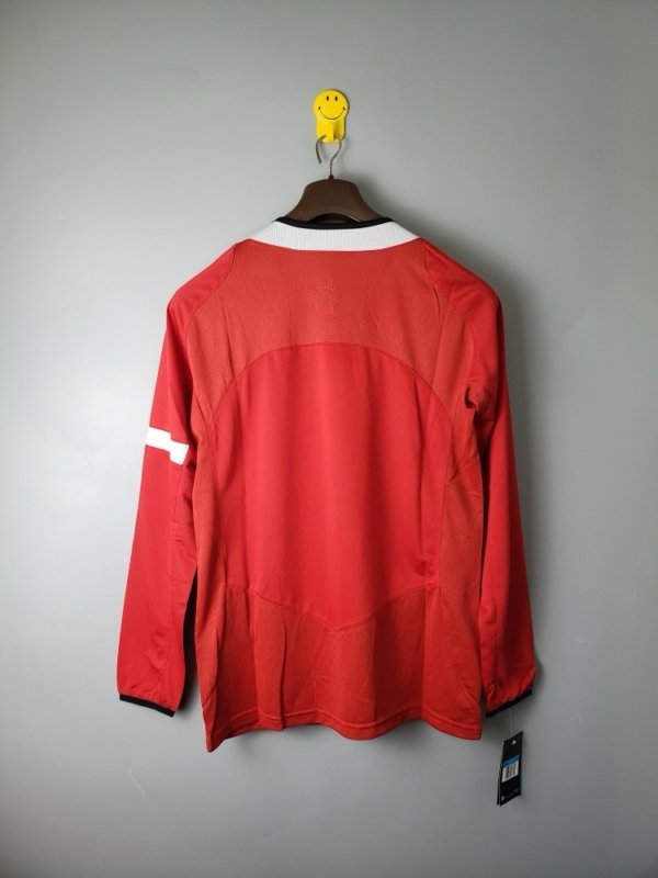 Retro Manchester United Local 05/06 Manga Larga - Image 3