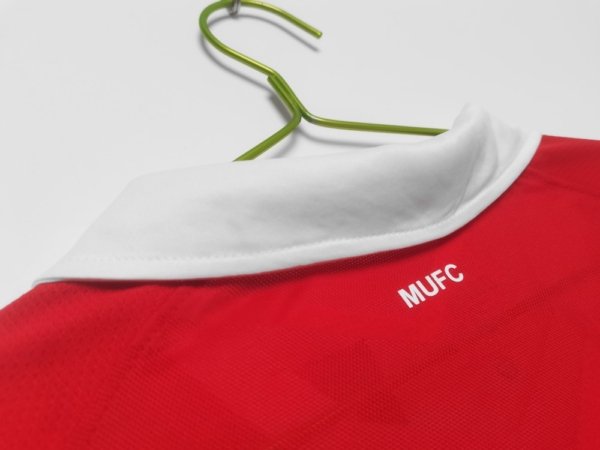 Retro Manchester United Local 10/11 Manga Larga - Image 4