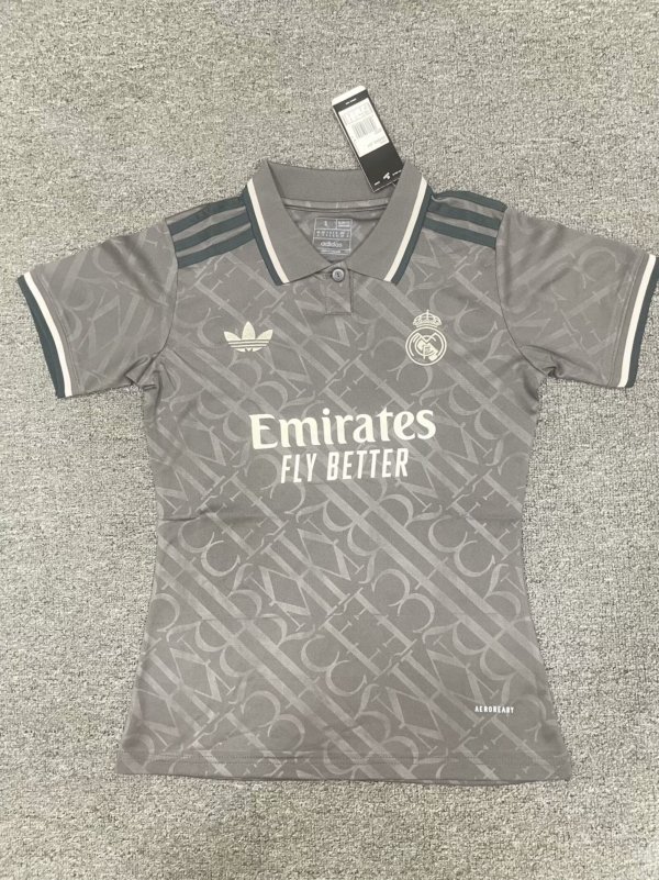 Real Madrid Tercer 24/25 Versión Mujer