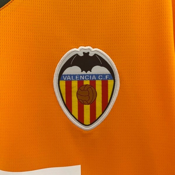 Valencia Tercer 24/25 Versión Fan - Image 2