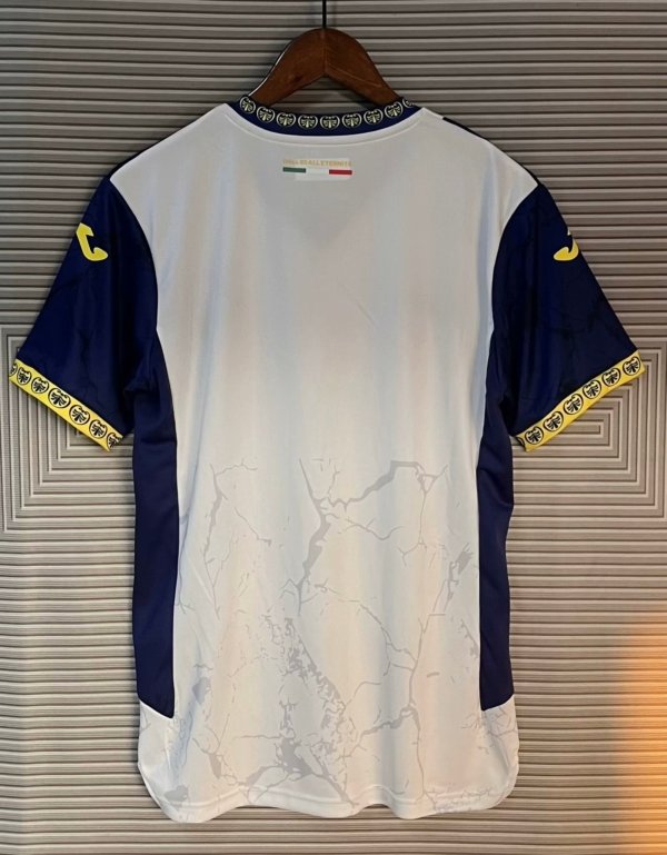Hellas Verona Local 24/25 Versión Fan - Image 2