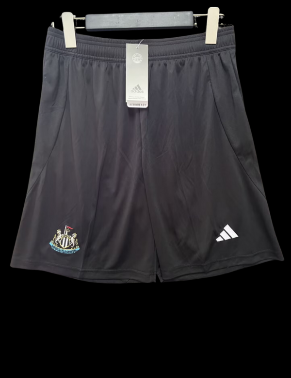Short + Calcetas Newcastle 24/25 Local
