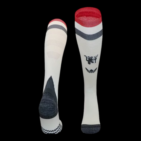 Short + Calcetas Manchester United 24/25 Tercer - Image 2