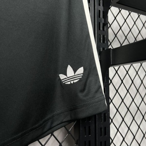 Short + Calcetas Manchester United 24/25 Tercer - Image 4