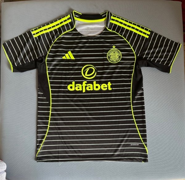 Celtic FC Local Visita 25/26 Versión Fan - Image 6