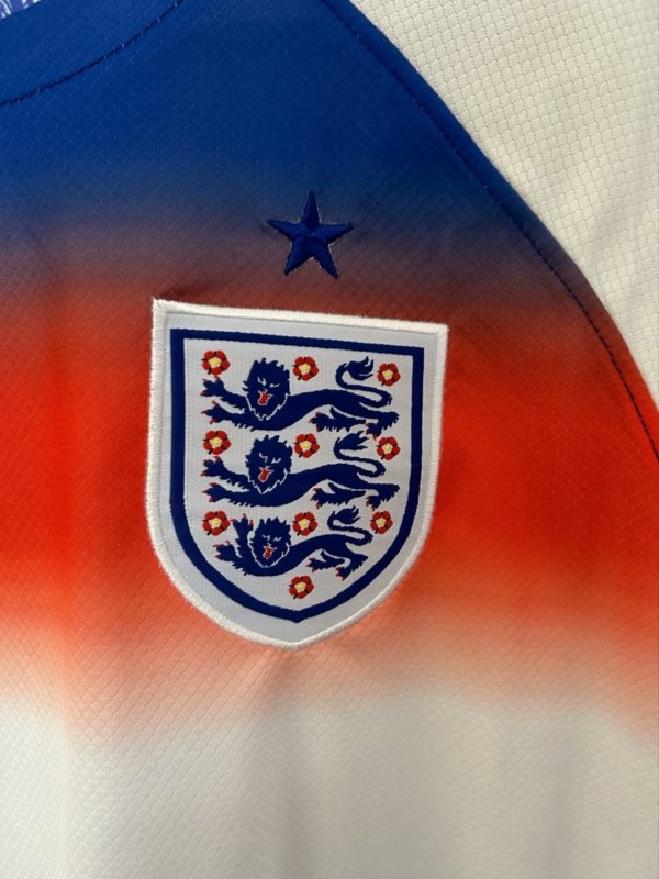 Inglaterra Local 2025 Versión Fan - Image 2
