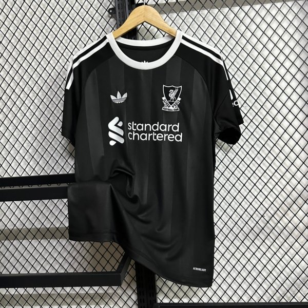 Liverpool Portero 25/26 Versión Fan - Image 2