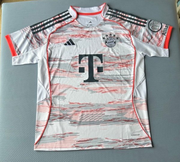 Bayern Munich Visita 25/26 Versión Fan - Image 7
