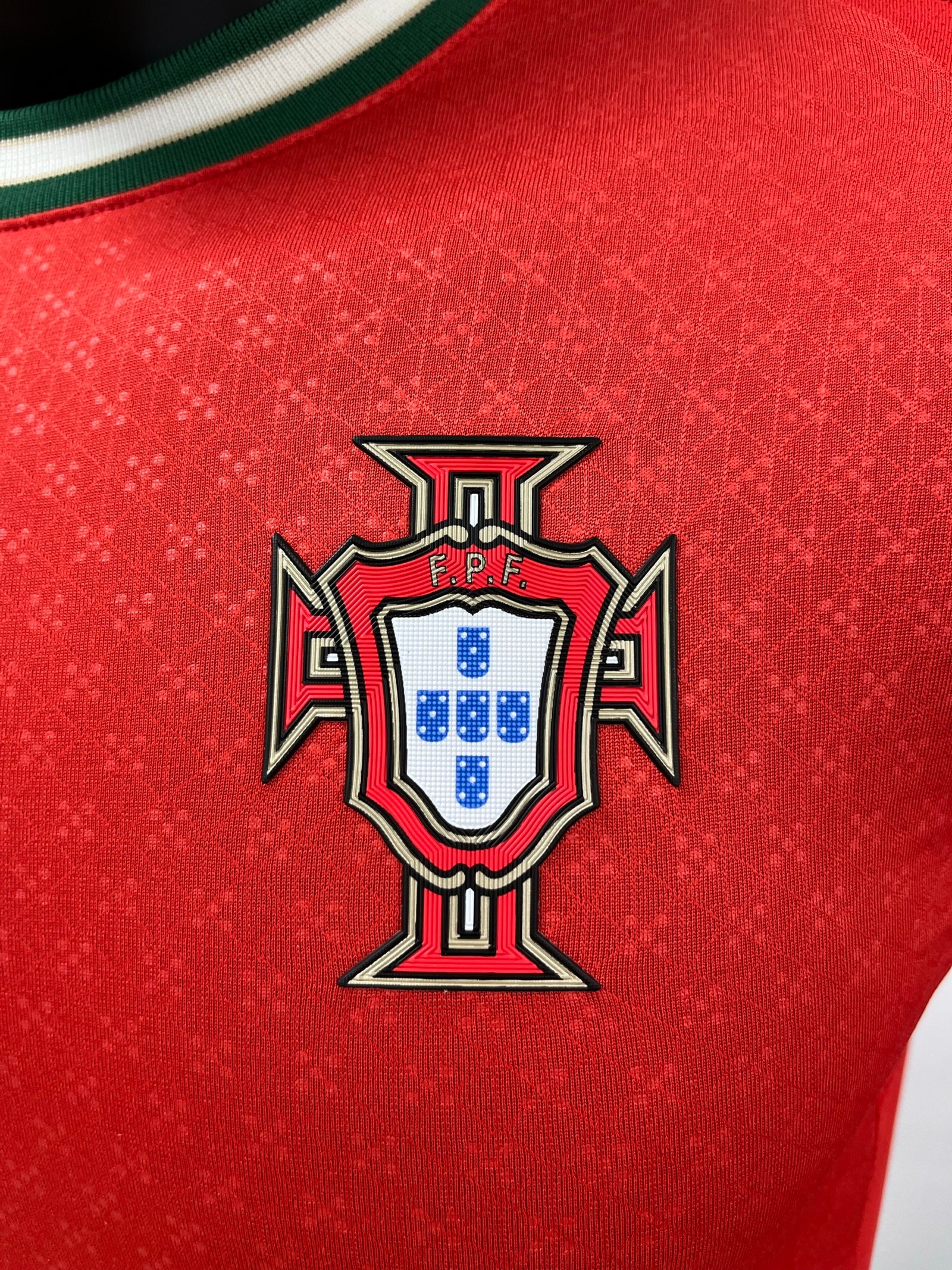 Portugal Local 25/26 Manga Larga Versión Jugador - Image 2