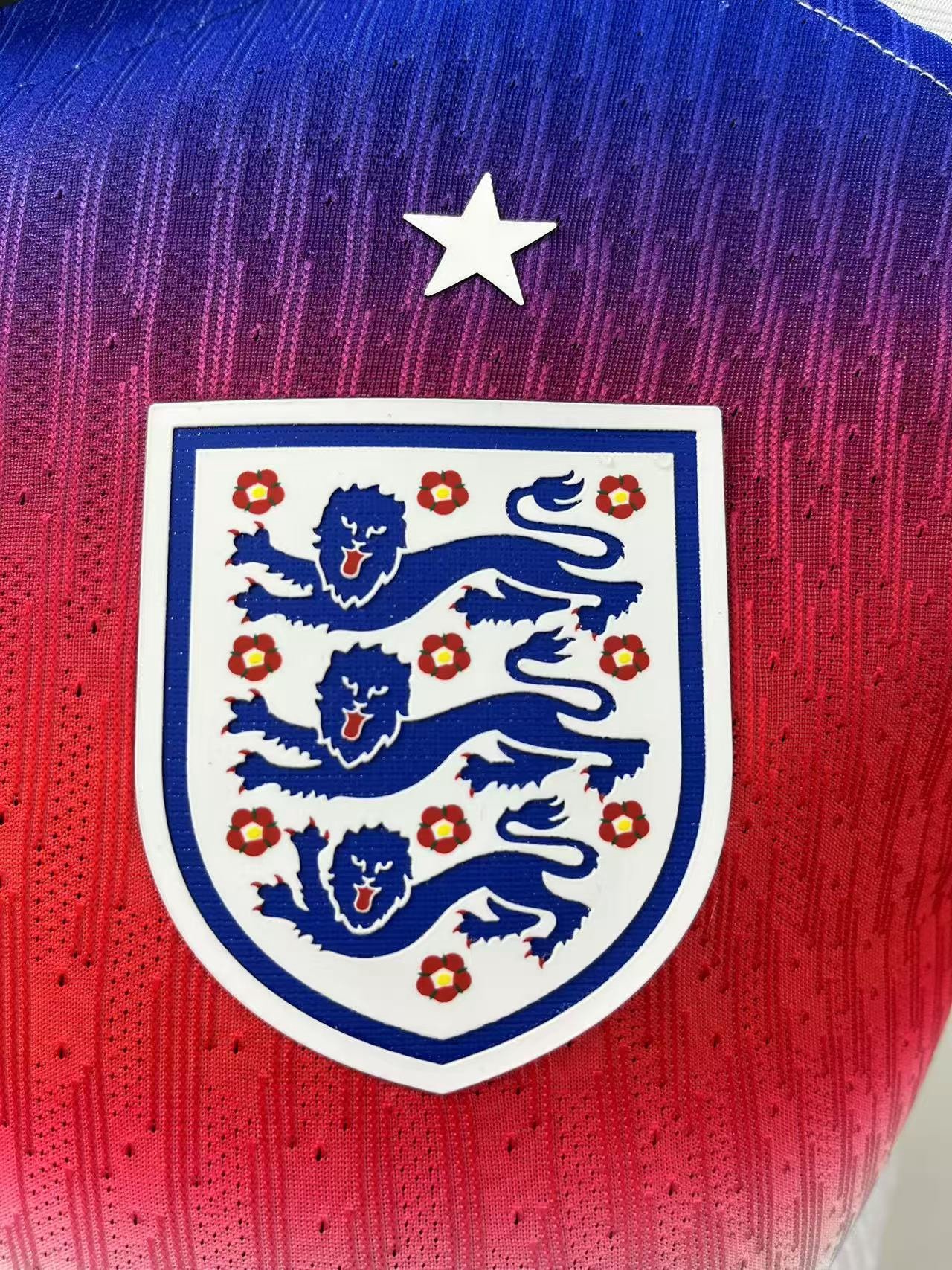 Inglaterra Local 25/26 Manga Larga Versión Jugador - Image 2