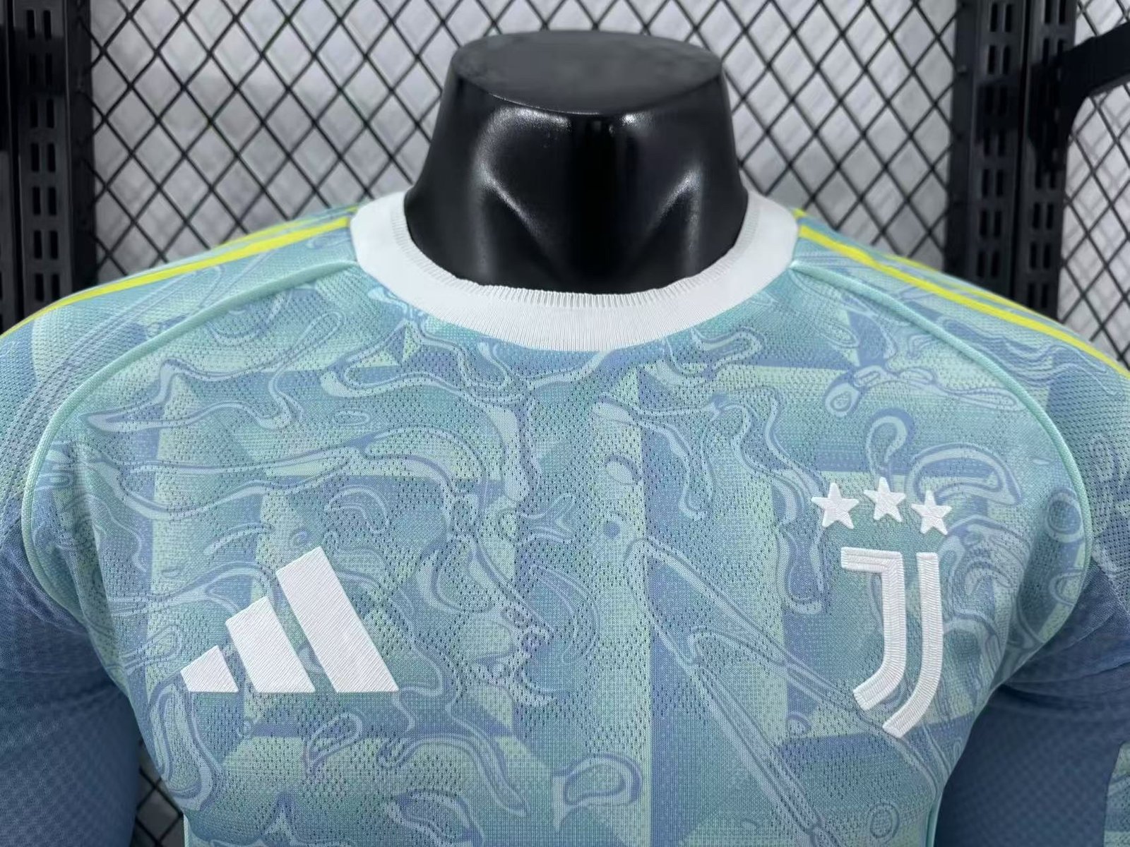 Juventus Visita 25/26 Manga Larga Versión Jugador - Image 2