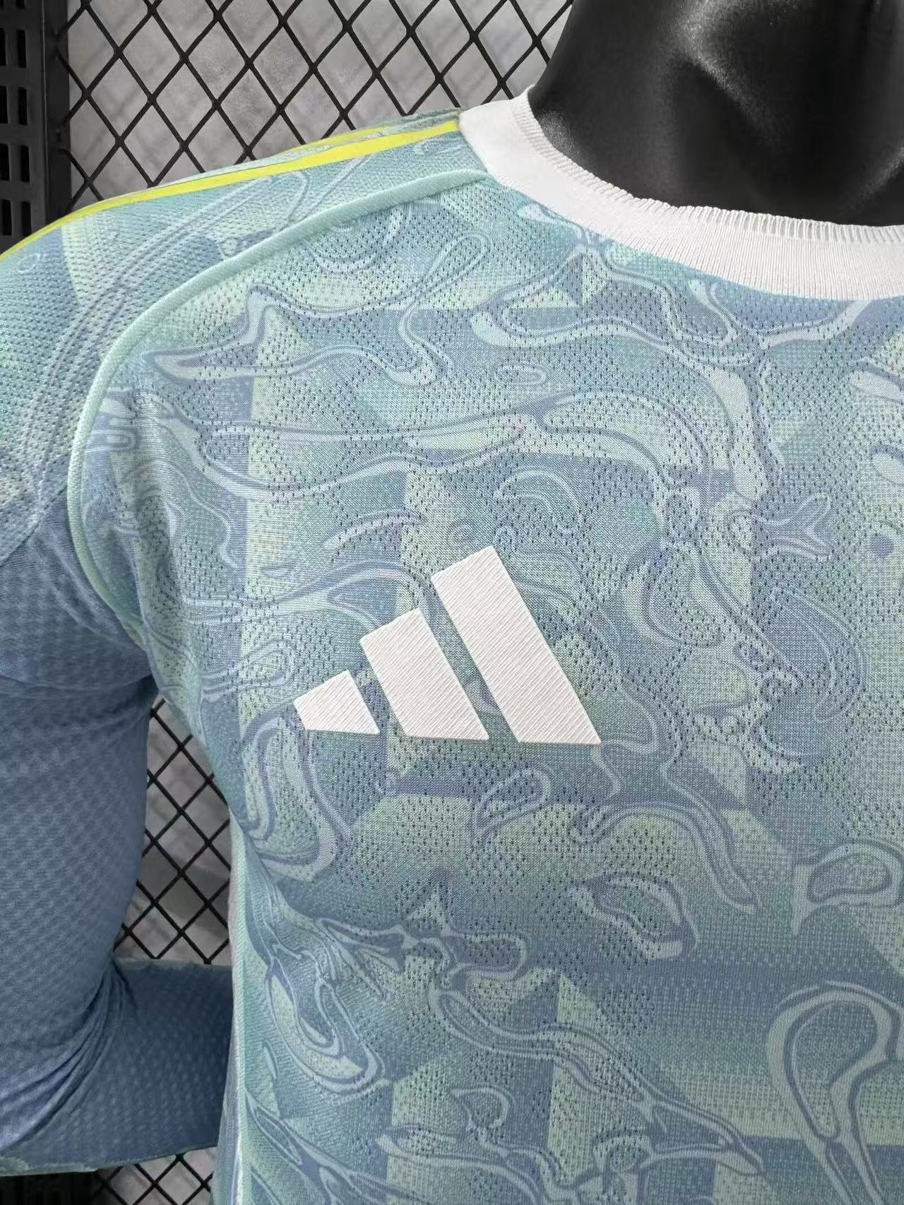 Juventus Visita 25/26 Manga Larga Versión Jugador - Image 3