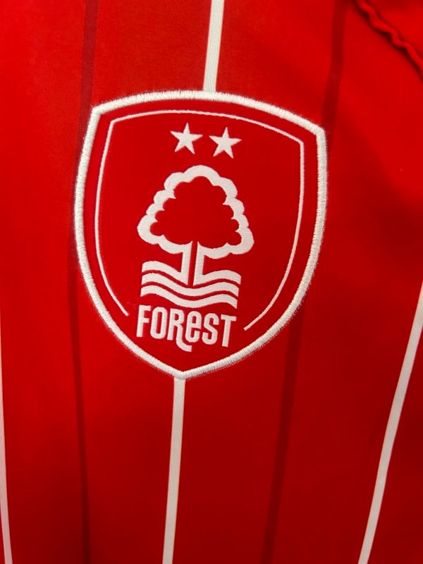 Nottingham Forest Local 25/26 Versión Fan - Image 3