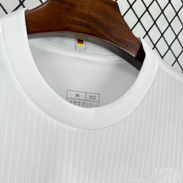 All White Alemania Aniversario 25/26 Version Fan - Image 2