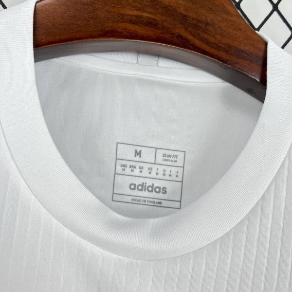 All White Alemania Aniversario 25/26 Version Fan - Image 6