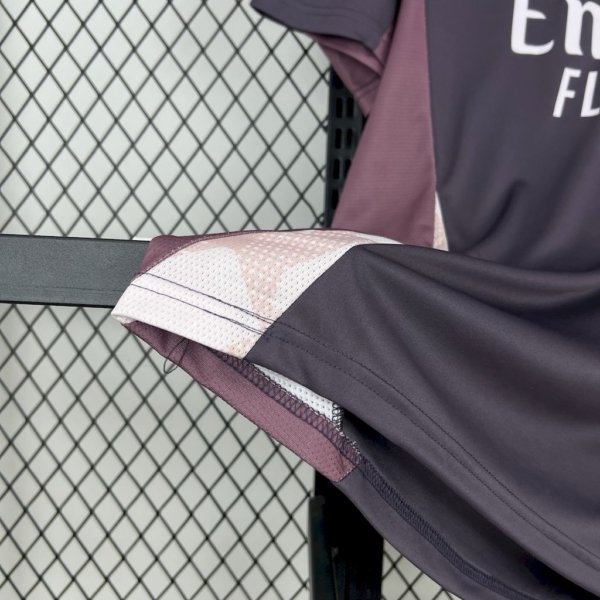 Arsenal Pre-partido 25/26 Version Fan - Image 4