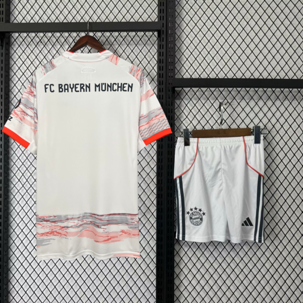 Bayern Munich Visita 25/26 Kit Adulto - Image 2
