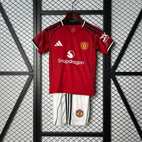 Manchester United Local 25/26 Kit Niño