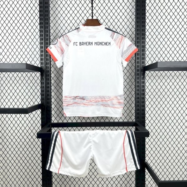 Bayern Munich Visita 25/26 Kit Niño - Image 2