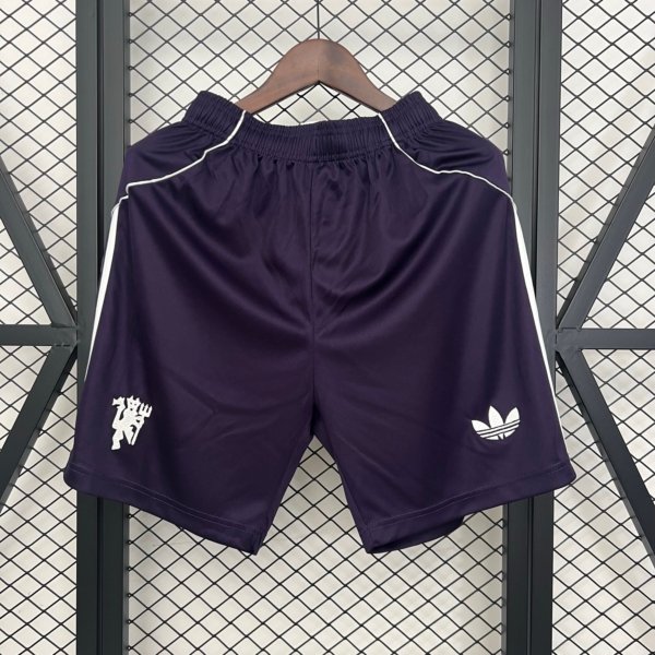 Short + Calcetas Manchester United 25/26 Visita
