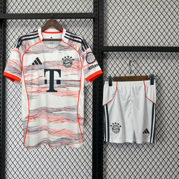 Bayern Munich Visita 25/26 Kit Adulto
