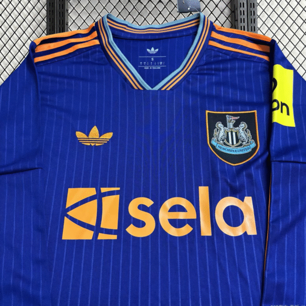 Newcastle Tercer 25/26 Manga Larga Versión Fan - Image 2