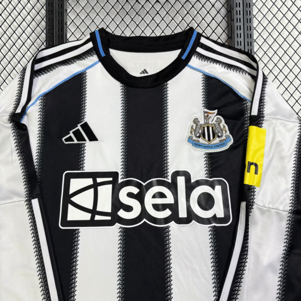 Newcastle Local 25/26 Manga Larga Versión Fan - Image 2