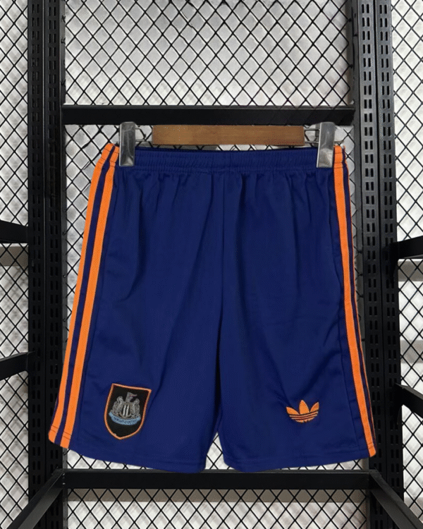 Newcastle Tercer Short + Calcetas 25/26