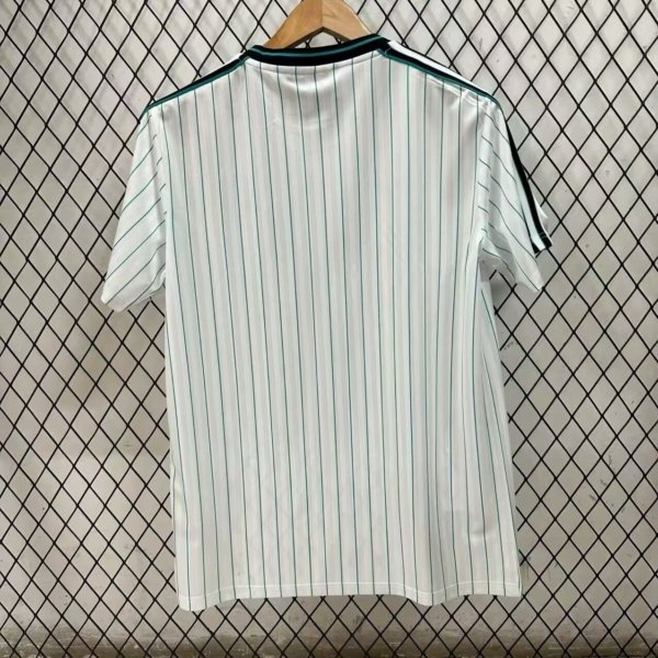 Liverpool Especial Adidas - Image 2