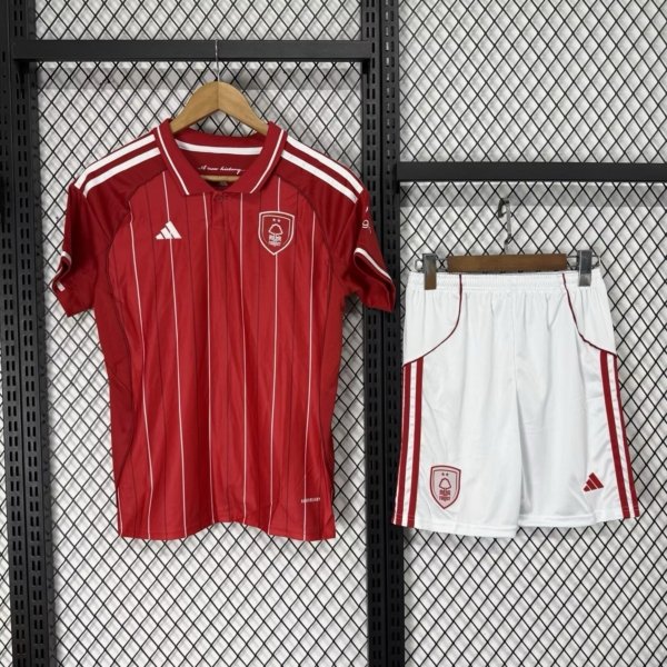 Nottingham Forest 25/26 Kit Adulto